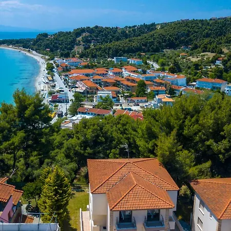 Akrogiali Maisonettes, Posidi Villa Kalandra