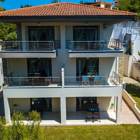 Akrogiali Maisonettes, Posidi Villa Kalandra